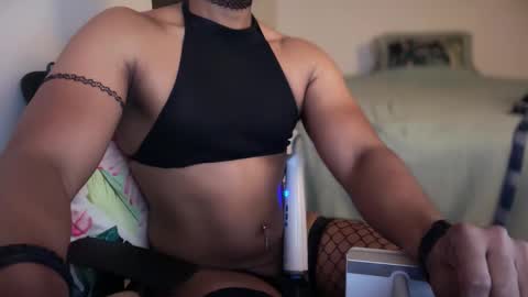 DeeLina online show from April 11, 9:02 am