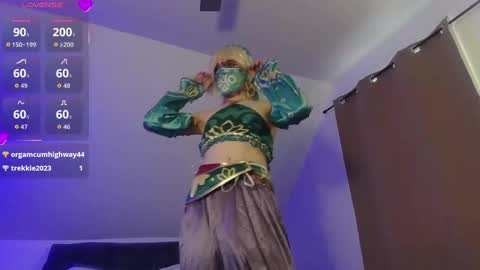 Snapshot of sluttyhorrorparty chatting on October 31, 7:59 pm Natsu online show from October 31, 7:59 pm