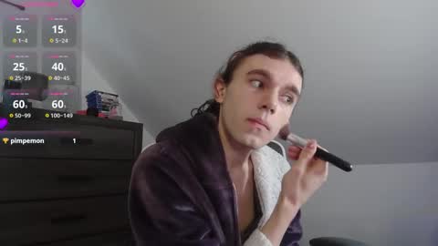 Snapshot of sluttyhorrorparty chatting on December 3, 6:39 pm Natsu online show from December 3, 6:39 pm