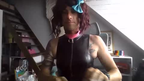 Snapshot of sluttytoy83 chatting on June 1, 5:25 pm sluttytoy83 online show from June 1, 5:25 pm