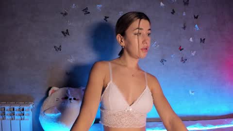 Snapshot of smaillev chatting on December 1, 9:26 pm Melani online show from December 1, 9:26 pm