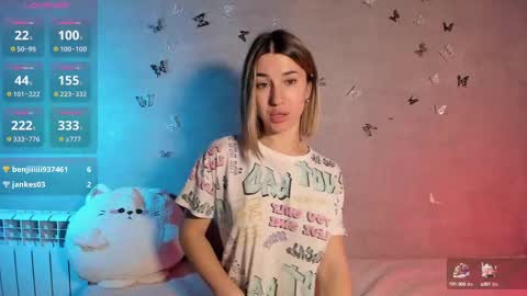 Snapshot of smaillev chatting on February 18, 9:20 pm Melani online show from February 18, 9:20 pm