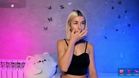 Snapshot of smaillev chatting on September 21, 3:13 pm Melani online show from September 21, 3:13 pm