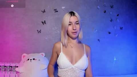 Snapshot of smaillev chatting on September 28, 8:03 pm Melani online show from September 28, 8:03 pm