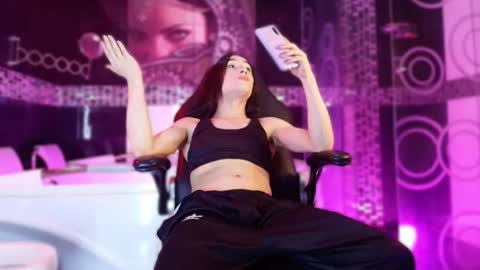 Small Hot19 online show from April 9, 10:31 am