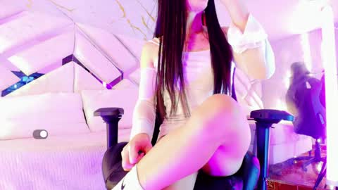 Small Hot19 online show from May 24, 10:31 am