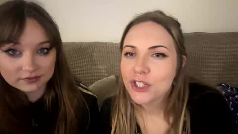 smallclitbitch333 online show from March 13, 6:53 am