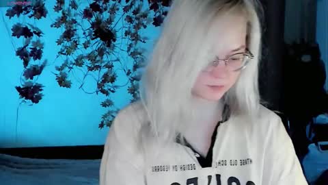 Snapshot of smallimpmeili chatting on November 1, 7:16 pm smallimpmeili online show from November 1, 7:16 pm