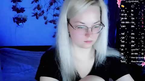 Snapshot of smallimpmeili chatting on November 9, 8:07 pm smallimpmeili online show from November 9, 8:07 pm