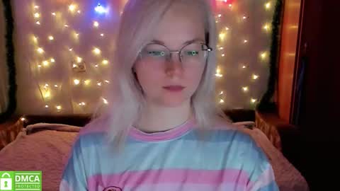 Snapshot of smallimpmeili chatting on November 27, 8:33 pm smallimpmeili online show from November 27, 8:33 pm