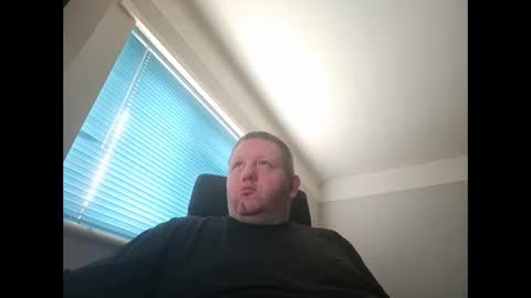 smallone19832 online show from February 27, 10:37 am