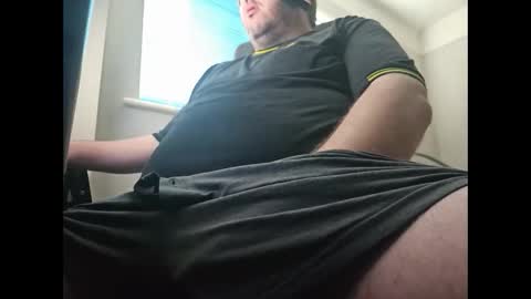 smallone19832 online show from October 28, 9:13 am