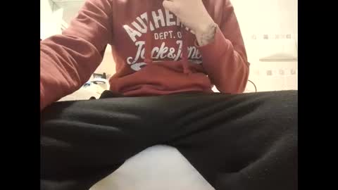 smallone8825 online show from December 27, 9:39 am