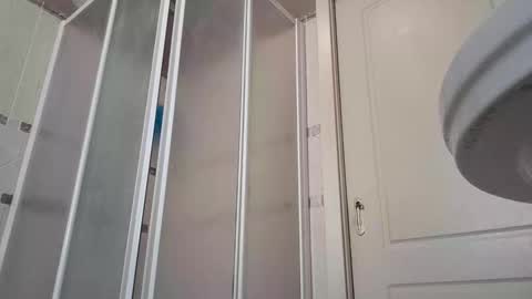 smallone8825 online show from April 3, 11:30 am