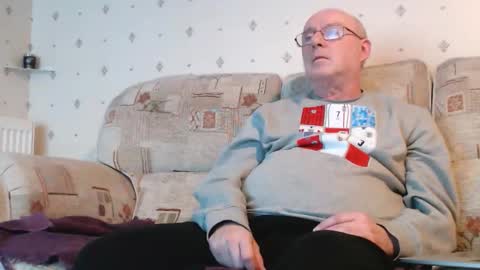 Snapshot of smallsteve562 chatting on October 29, 8:10 pm Steve online show from October 29, 8:10 pm