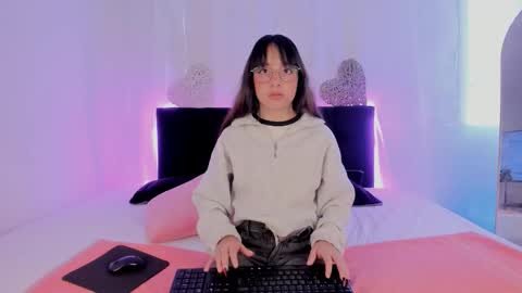 smallsweets_ online show from September 9, 12:37 pm