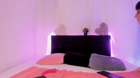 smallsweets_ online show from September 10, 12:16 pm