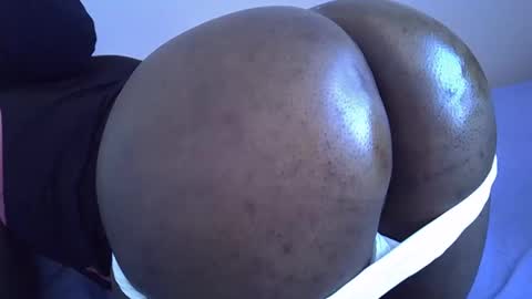 smart_lilly online show from February 13, 5:47 am