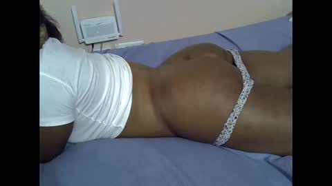 Snapshot of smart_lilly chatting on May 13, 6:38 pm smart_lilly online show from May 13, 6:38 pm