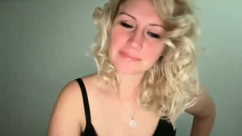 Snapshot of smexxii93 chatting on December 4, 3:43 pm smexxii93 online show from December 4, 3:43 pm