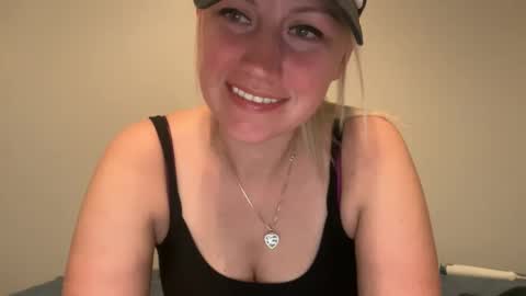 Snapshot of smexxii93 chatting on December 8, 4:35 am smexxii93 online show from December 8, 4:35 am