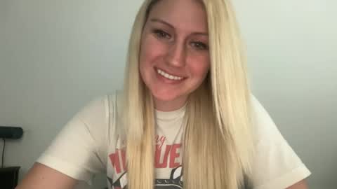 Snapshot of smexxii93 chatting on November 2, 7:05 pm smexxii93 online show from November 2, 7:05 pm