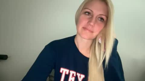 Snapshot of smexxii93 chatting on November 26, 6:20 pm smexxii93 online show from November 26, 6:20 pm