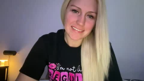 Snapshot of smexxii93 chatting on December 17, 6:03 pm smexxii93 online show from December 17, 6:03 pm