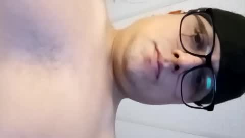 Snapshot of smilehiguy chatting on December 17, 6:02 am smilehiguy online show from December 17, 6:02 am