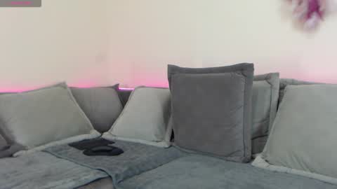 Snapshot of smilequeen_jane chatting on March 4, 6:03 pm Jane online show from March 4, 6:03 pm