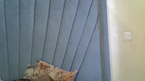 smiley_berry online show from September 28, 3:34 am