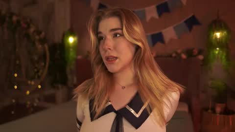 Snapshot of smiley_mia_ chatting on September 28, 5:13 am Mia online show from September 28, 5:13 am