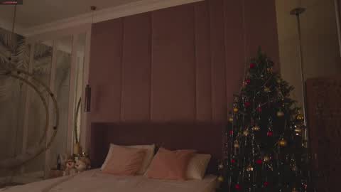 Snapshot of smiley_mia_ chatting on December 1, 5:01 am Mia online show from December 1, 5:01 am