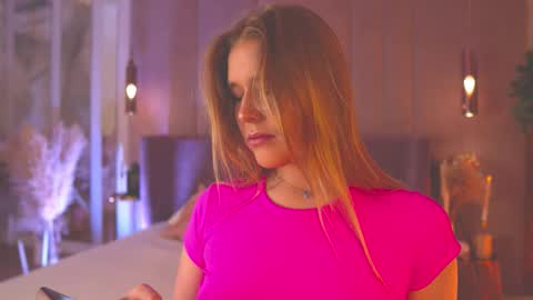 Mia online show from February 3, 5:05 am