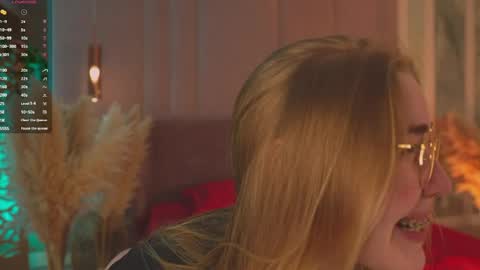 Mia online show from April 8, 5:07 am