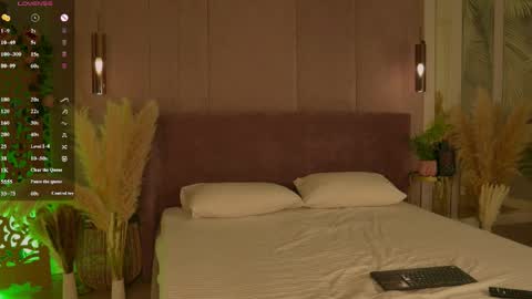 Mia online show from April 30, 5:25 am