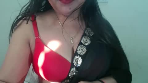 Snapshot of smiley_queen99 chatting on May 18, 1:45 am smiley online show from May 18, 1:45 am