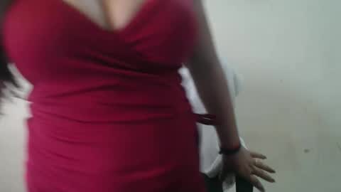 Snapshot of smiley_queen99 chatting on May 19, 3:46 am smiley online show from May 19, 3:46 am