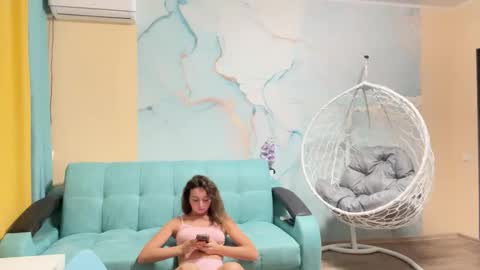 Snapshot of smiling_riddle chatting on October 23, 7:01 pm smiling_riddle online show from October 23, 7:01 pm