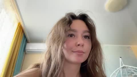 Snapshot of smiling_riddle chatting on May 5, 7:27 am smiling_riddle online show from May 5, 7:27 am