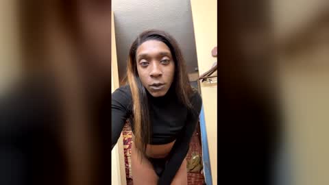 Snapshot of smokegoddess35 chatting on December 14, 10:36 pm SmokeGoddess35 online show from December 14, 10:36 pm