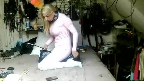 smokeslut365 online show from July 24, 12:30 am