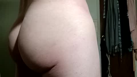 Snapshot of smokewagon22 chatting on October 30, 9:00 am smokewagon22 online show from October 30, 9:00 am