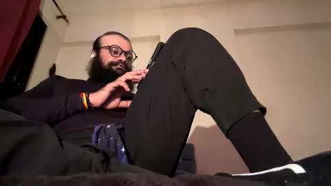 Snapshot of smokingorilla chatting on December 16, 2:55 pm smokingorilla online show from December 16, 2:55 pm