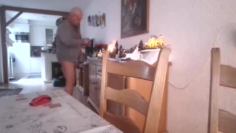 Snapshot of smoothy5460 chatting on December 25, 8:18 am smoothy5460 online show from December 25, 8:18 am