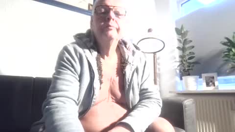 Snapshot of smoothy5460 chatting on January 2, 7:44 am smoothy5460 online show from January 2, 7:44 am