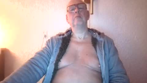 Snapshot of smoothy5460 chatting on January 10, 6:28 pm smoothy5460 online show from January 10, 6:28 pm