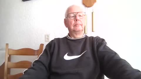 Snapshot of smoothy5460 chatting on February 18, 12:39 pm smoothy5460 online show from February 18, 12:39 pm