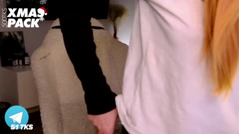 Snapshot of smthwrong chatting on December 11, 1:37 am smthwrong online show from December 11, 1:37 am