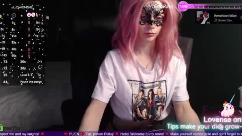 Snapshot of smuffin_x chatting on February 13, 6:48 pm Strawberry Muffin online show from February 13, 6:48 pm